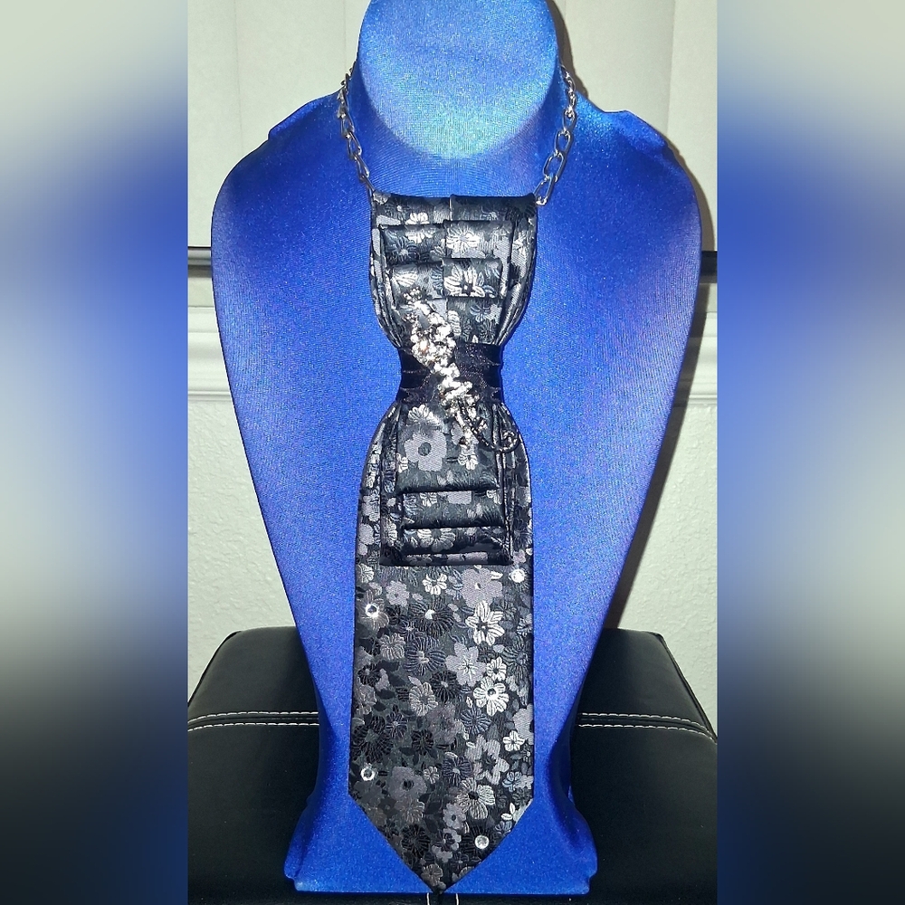 👔IT'S A SALE!! DEBONAIR COUTURE TIE NECKLACE👔